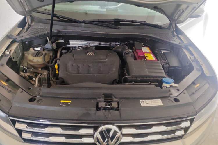 Used Volkswagen Tiguan L 2018 330TSI Automatic Two-Wheel Drive Luxury Edition Engine Bay