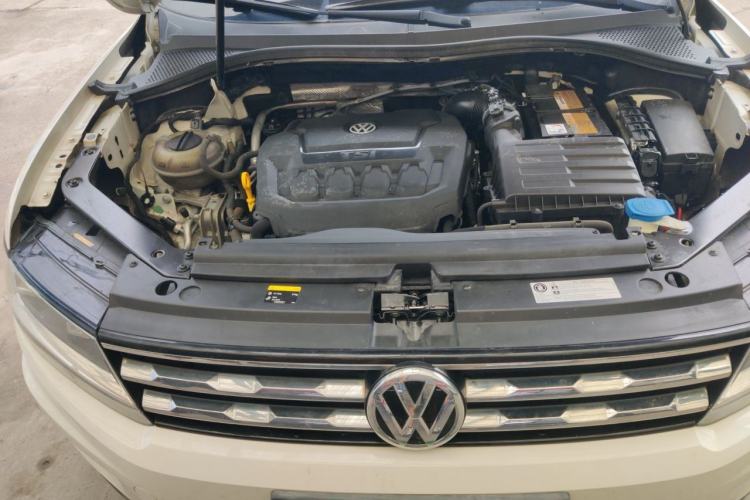 Used Volkswagen Tiguan L 2018 330TSI Automatic Two-Wheel Drive Luxury Edition Engine Bay