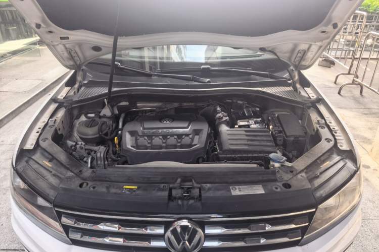 Used Volkswagen Tiguan L 2018 Facelift 330TSI Automatic Two-Wheel Drive Luxury Edition Engine Bay