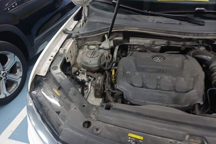 Used Volkswagen Tiguan L 2018 330TSI Automatic Two-Wheel Drive Luxury Edition Engine Bay Right