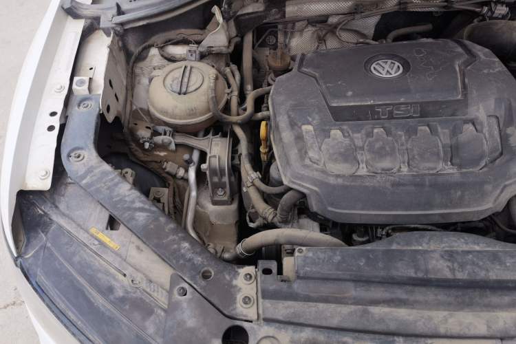 Used Volkswagen Tiguan L 2018 330TSI Automatic Two-Wheel Drive Luxury Edition Engine Bay Right