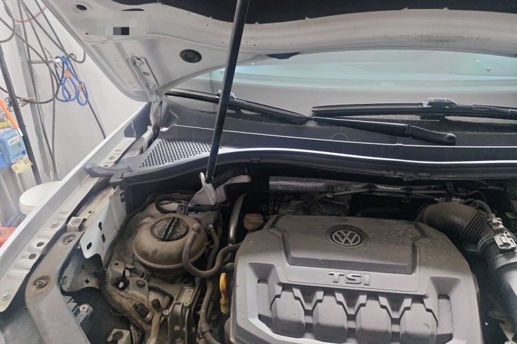 Used Volkswagen Tiguan L 2018 330TSI Automatic Two-Wheel Drive Luxury Edition Engine Bay Right
