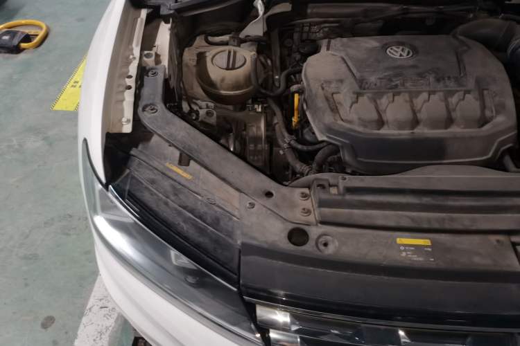 Used Volkswagen Tiguan L 2018 330TSI Automatic Two-Wheel Drive Luxury Edition Engine Bay Right