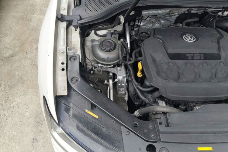 Used Volkswagen Tiguan L 2018 330TSI Automatic Two-Wheel Drive Luxury Edition Engine Bay Right