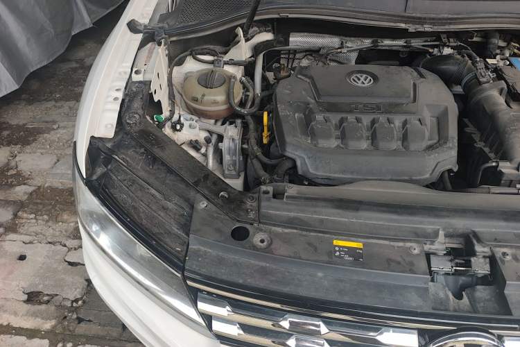 Used Volkswagen Tiguan L 2018 330TSI Automatic Two-Wheel Drive Luxury Edition Engine Bay Right