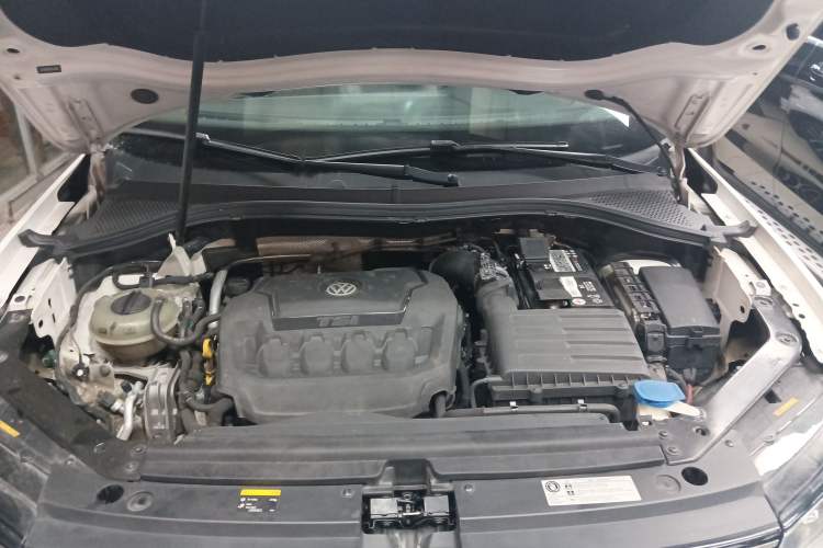 Used Volkswagen Tiguan L 2018 330TSI Automatic Two-Wheel Drive Luxury Edition Engine Bay