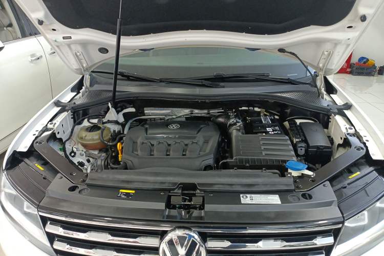 Used Volkswagen Tiguan L 2018 330TSI Automatic Two-Wheel Drive Luxury Edition Engine Bay