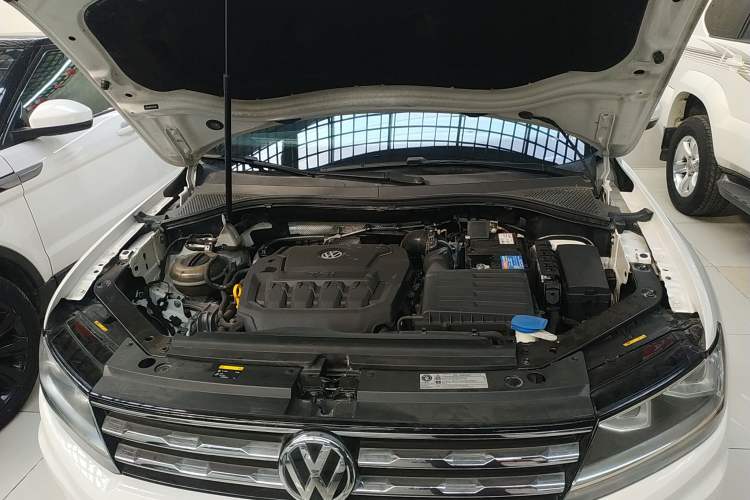 Used Volkswagen Tiguan L 2018 330TSI Automatic Two-Wheel Drive Luxury Edition Engine Bay