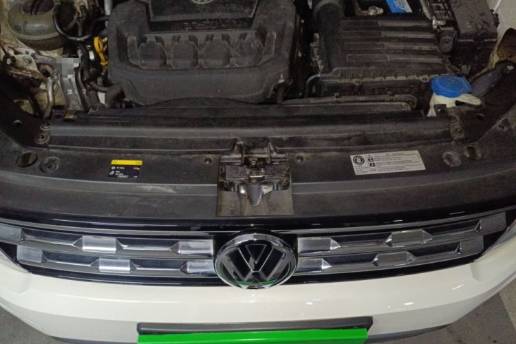 Used Volkswagen Tiguan L 2018 330TSI Automatic Two-Wheel Drive Luxury Edition Engine Bay
