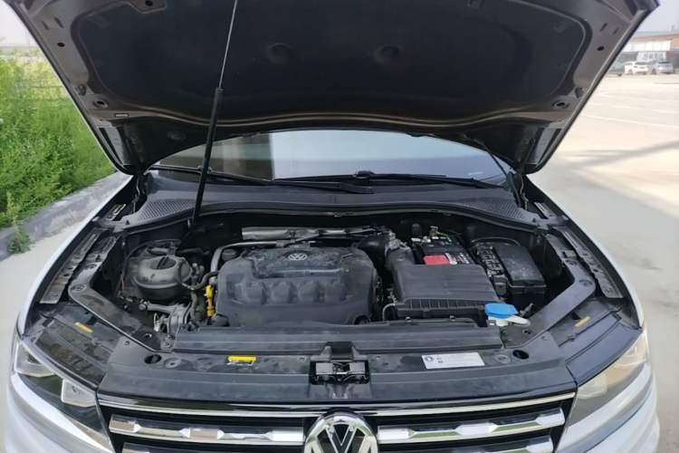 Used Volkswagen Tiguan L 2018 Revised Version 330TSI Automatic Two-Wheel Drive Trendy Edition Engine Bay