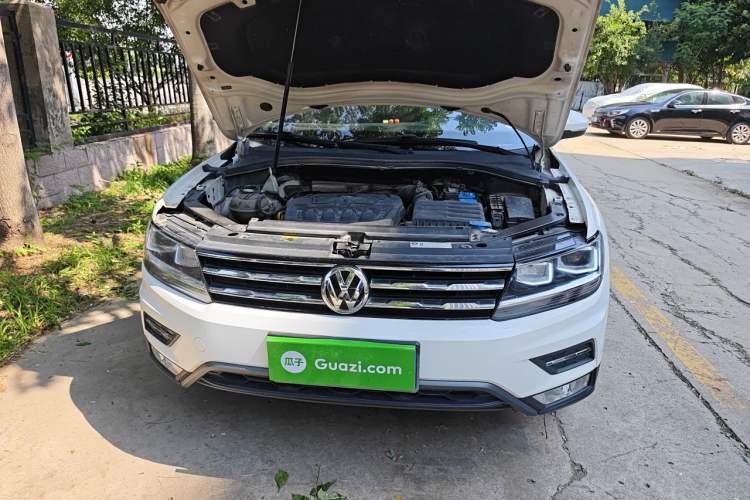 Used Volkswagen Tiguan L 2018 330TSI Automatic Two-Wheel Drive Luxury Edition Engine Bay
