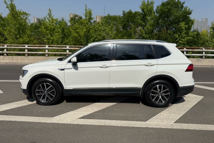 Used Volkswagen Tiguan L 2018 330TSI Automatic Two-Wheel Drive Luxury Edition Exterior 1