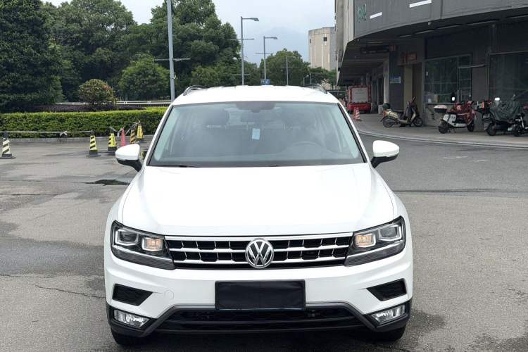 Used Volkswagen Tiguan L 2018 330TSI Automatic Two-Wheel Drive Luxury Edition Exterior 1