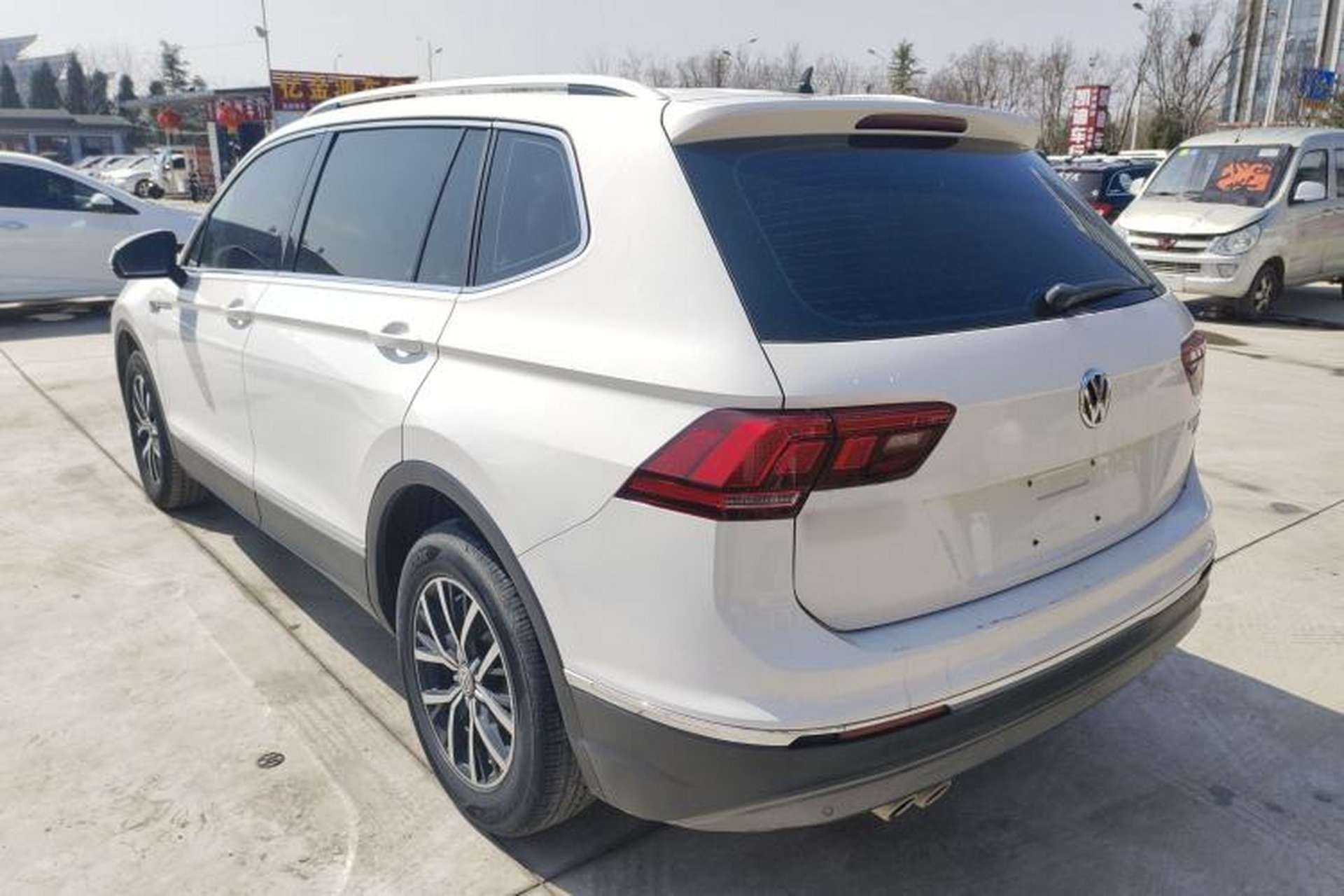 Used Volkswagen Tiguan L 2018 Facelift 330TSI Automatic Two-Wheel Drive Luxury Edition Exterior 2