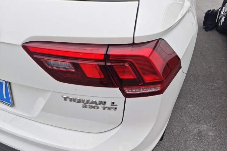 Used Volkswagen Tiguan L 2018 Revised Version 330TSI Automatic Two-Wheel Drive Trendy Edition Exterior 2