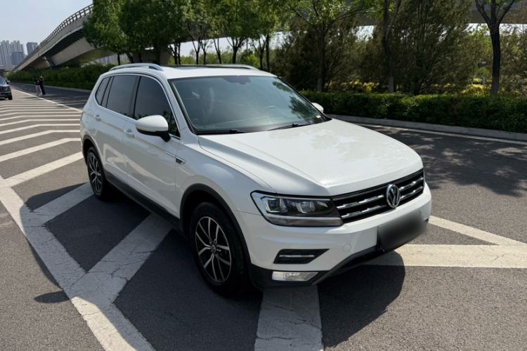 Used Volkswagen Tiguan L 2018 330TSI Automatic Two-Wheel Drive Luxury Edition Exterior 2