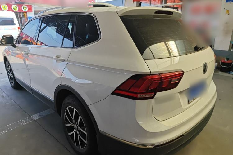Used Volkswagen Tiguan L 2018 Facelift 330TSI Automatic Two-Wheel Drive Luxury Edition Exterior 2