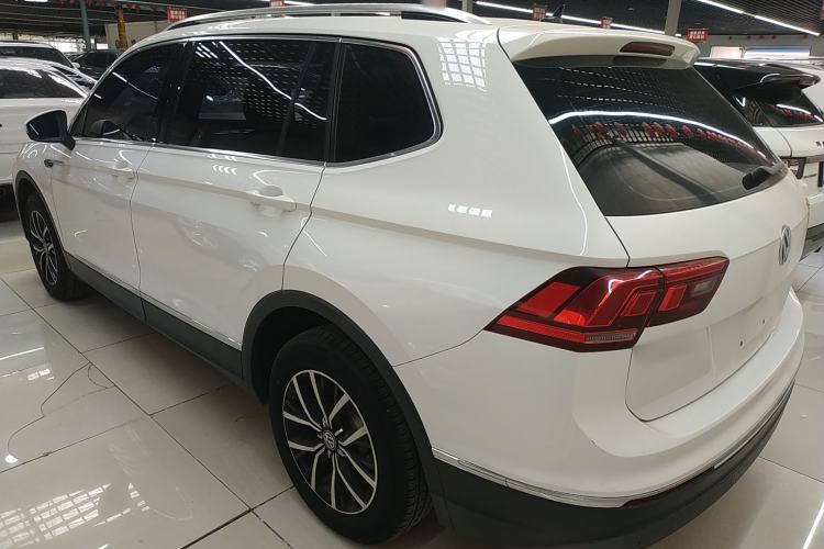 Used Volkswagen Tiguan L 2018 330TSI Automatic Two-Wheel Drive Luxury Edition Exterior 2