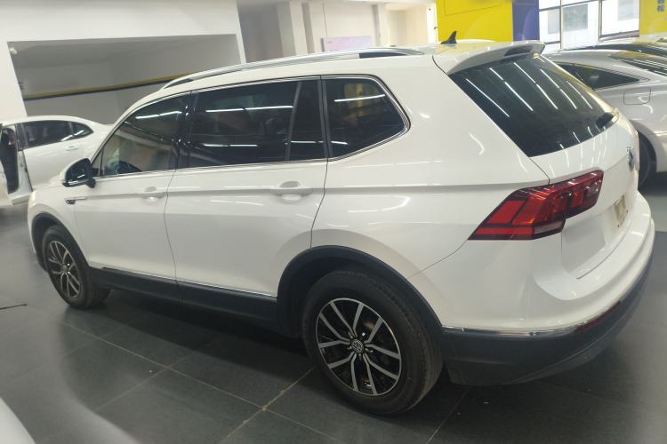 Used Volkswagen Tiguan L 2018 Facelift 330TSI Automatic Two-Wheel Drive Luxury Edition Exterior 3