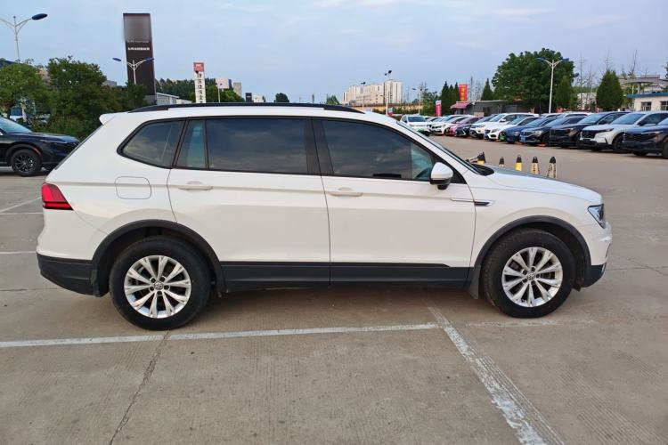 Used Volkswagen Tiguan L 2018 330TSI Automatic Two-Wheel Drive Luxury Edition Exterior 3