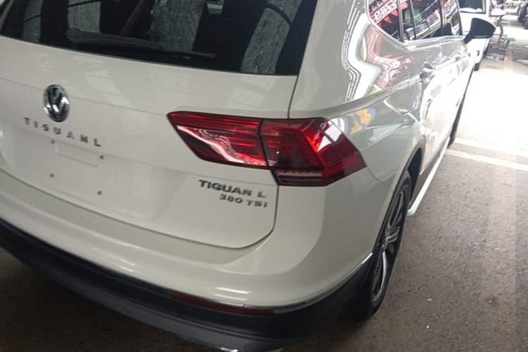 Used Volkswagen Tiguan L 2018 380TSI Automatic All-Wheel Drive Luxury Edition Exterior 3
