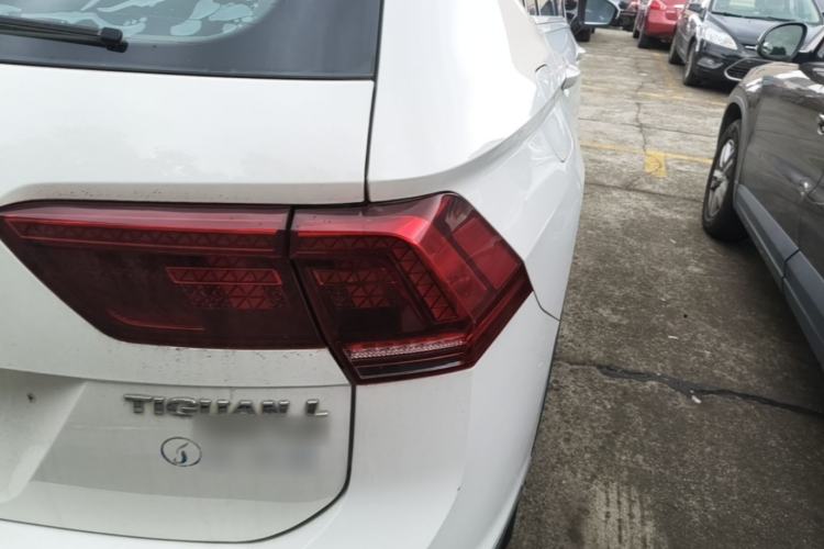 Used Volkswagen Tiguan L 2018 380TSI Automatic All-Wheel Drive Luxury Edition Exterior 3