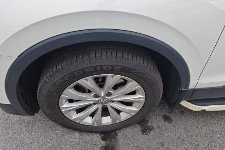 Used Volkswagen Tiguan L 2018 Revised Version 330TSI Automatic Two-Wheel Drive Trendy Edition Exterior 3