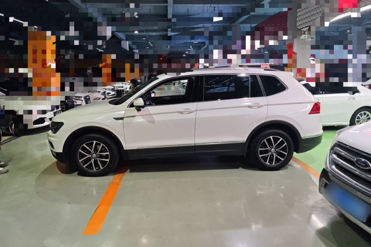 Used Volkswagen Tiguan L 2018 330TSI Automatic Two-Wheel Drive Luxury Edition Exterior 3