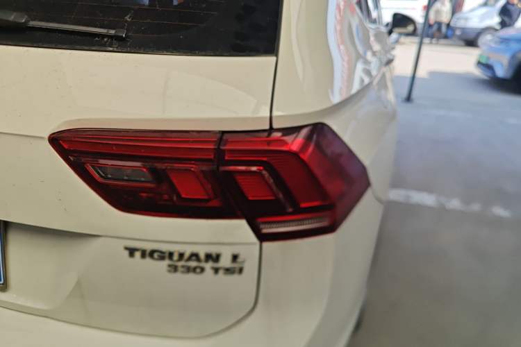 Used Volkswagen Tiguan L 2018 Facelift 330TSI Automatic Two-Wheel Drive Luxury Edition Exterior 3