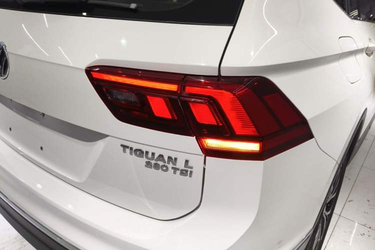 Used Volkswagen Tiguan L 2018 280TSI Automatic Two-Wheel Drive Comfort Edition Exterior 3