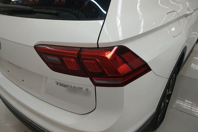 Used Volkswagen Tiguan L 2018 330TSI Automatic Two-Wheel Drive Luxury Edition Exterior 3