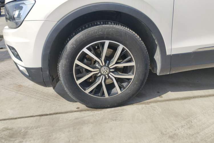Used Volkswagen Tiguan L 2018 Facelift 330TSI Automatic Two-Wheel Drive Luxury Edition Exterior 4