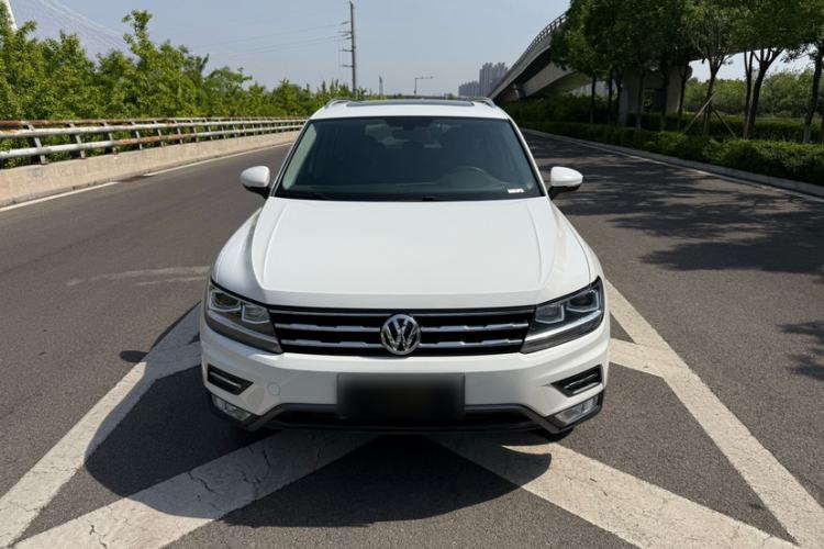 Used Volkswagen Tiguan L 2018 330TSI Automatic Two-Wheel Drive Luxury Edition Exterior 4