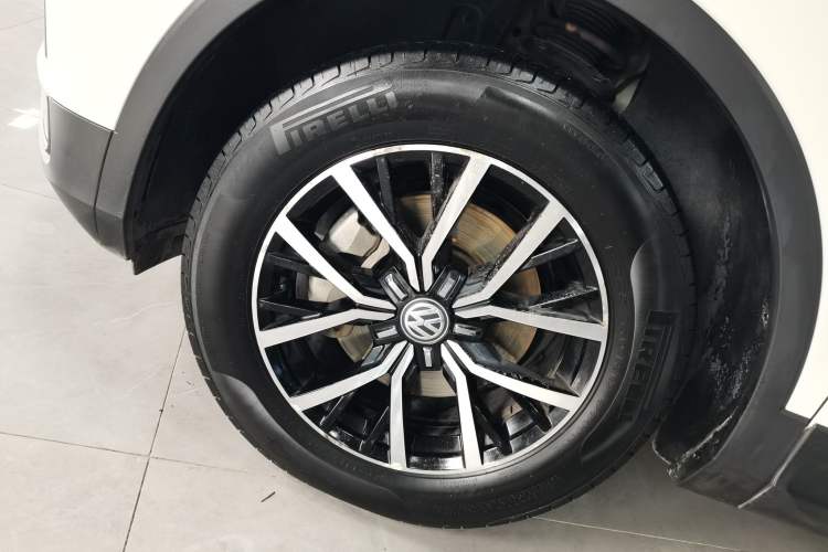 Used Volkswagen Tiguan L 2018 330TSI Automatic Two-Wheel Drive Luxury Edition Exterior 4
