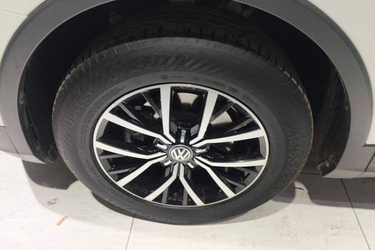 Used Volkswagen Tiguan L 2018 280TSI Automatic Two-Wheel Drive Comfort Edition Exterior 4