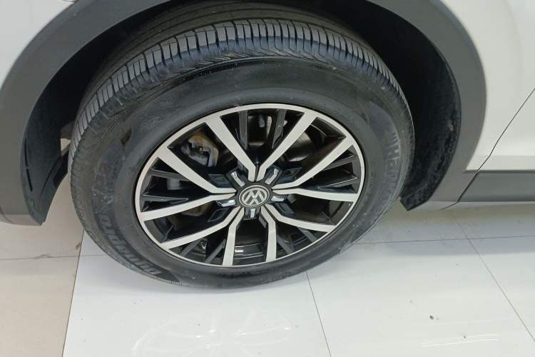 Used Volkswagen Tiguan L 2018 330TSI Automatic Two-Wheel Drive Luxury Edition Exterior 4