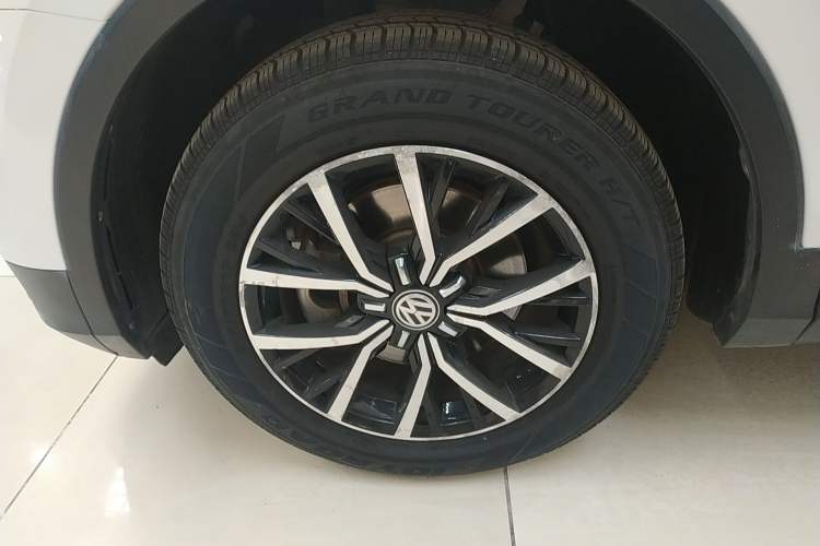 Used Volkswagen Tiguan L 2018 330TSI Automatic Two-Wheel Drive Luxury Edition Exterior 4