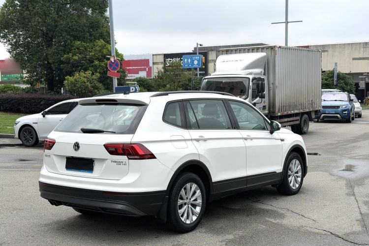 Used Volkswagen Tiguan L 2018 330TSI Automatic Two-Wheel Drive Luxury Edition Exterior 4