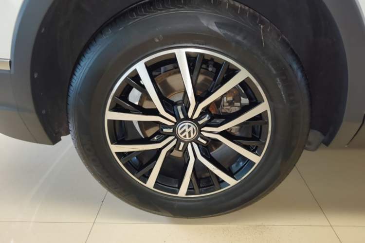 Used Volkswagen Tiguan L 2018 330TSI Automatic Two-Wheel Drive Luxury Edition Exterior 5