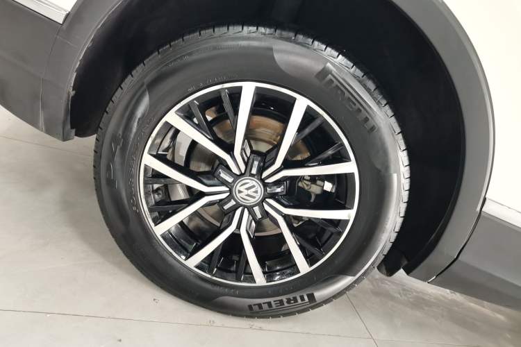 Used Volkswagen Tiguan L 2018 330TSI Automatic Two-Wheel Drive Luxury Edition Exterior 5