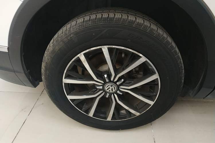 Used Volkswagen Tiguan L 2018 330TSI Automatic Two-Wheel Drive Luxury Edition Exterior 5