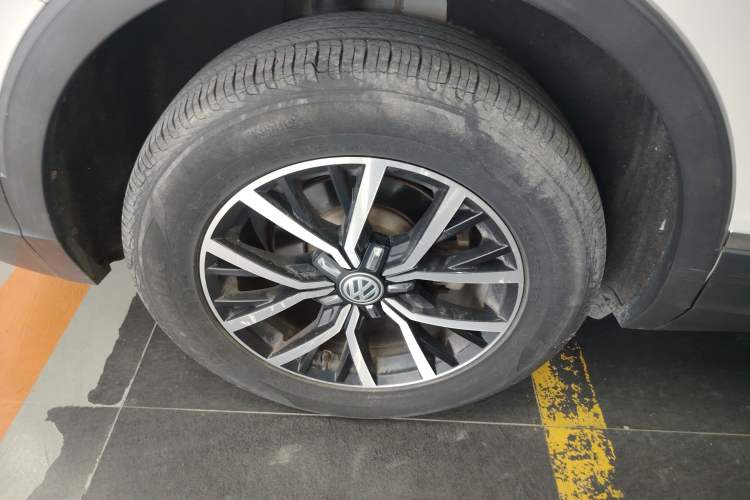 Used Volkswagen Tiguan L 2018 280TSI Automatic Two-Wheel Drive Comfort Edition Exterior 5