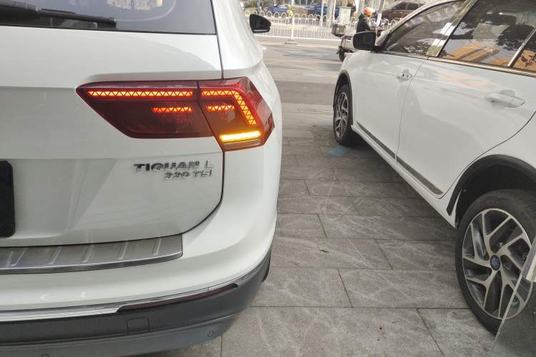 Used Volkswagen Tiguan L 2018 330TSI Automatic Two-Wheel Drive Flagship Edition Exterior 6