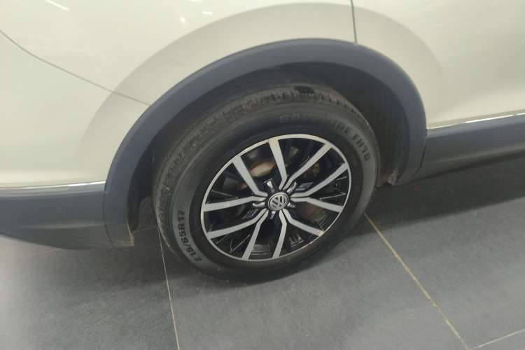 Used Volkswagen Tiguan L 2018 Facelift 330TSI Automatic Two-Wheel Drive Luxury Edition Exterior 8