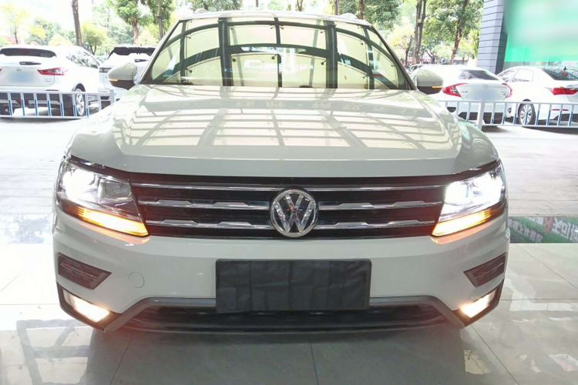 Used Volkswagen Tiguan L 2018 330TSI Automatic Two-Wheel Drive Comfort Edition Front