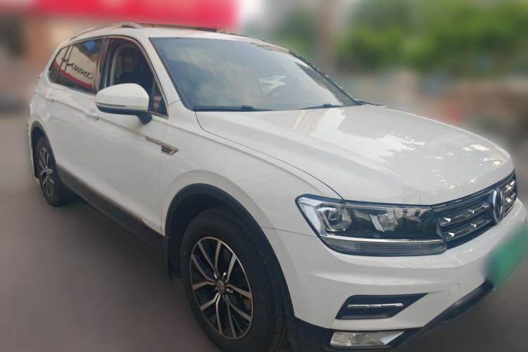 Used Volkswagen Tiguan L 2018 Facelift 330TSI Automatic Two-Wheel Drive Luxury Edition Front Right 45 Deg
