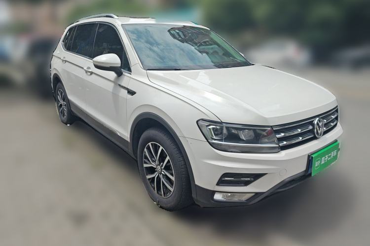 Used Volkswagen Tiguan L 2018 330TSI Automatic Two-Wheel Drive Luxury Edition Front Right 45 Deg
