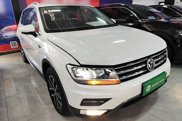 Used Volkswagen Tiguan L 2018 330TSI Automatic Two-Wheel Drive Comfort Edition Front Right 45 Deg