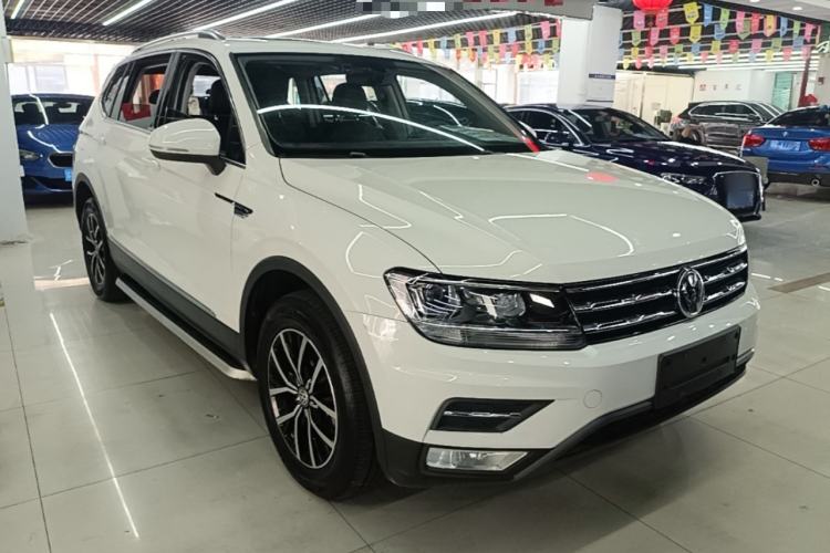 Used Volkswagen Tiguan L 2018 Facelift 330TSI Automatic Two-Wheel Drive Luxury Edition Front Right 45 Deg