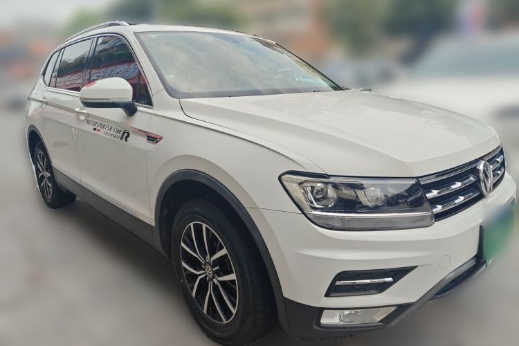 Used Volkswagen Tiguan L 2018 280TSI Automatic Two-Wheel Drive Comfort Edition Front Right 45 Deg
